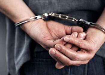 Autoridades apresan a médico tras acusación por supuesto abuso sexual en policlínica de SFM