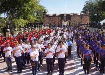 INEFI realiza marcha patriótica con más de 600 estudiantes en la Ciudad Colonial