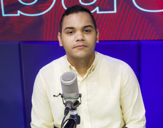 Regidor del PRM en SDO denuncia empleados de la Alcaldía siguen sin cobrar «por errores administrativos»