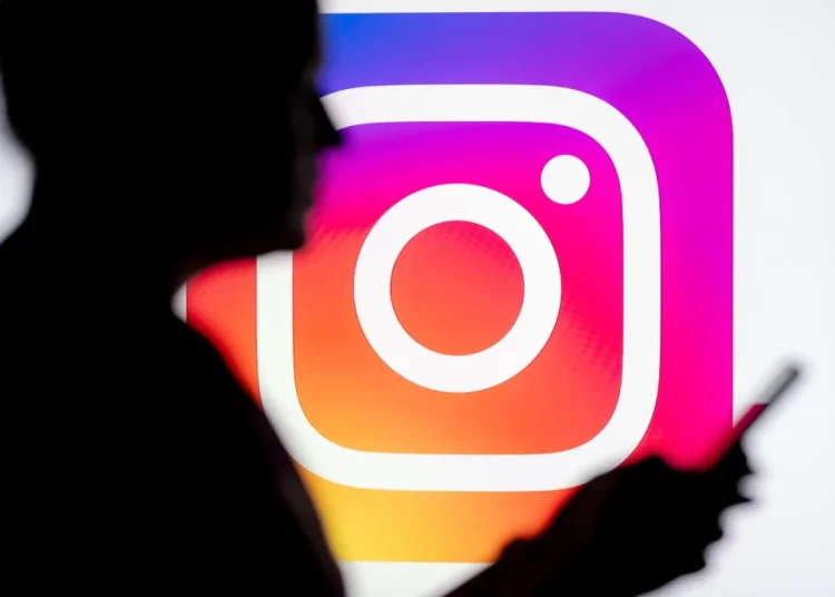 Instagram notificará a padres si sus hijos buscan contenido sobre suicidio o autolesiones