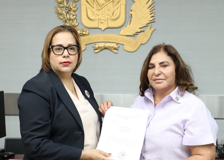 Diputada Francisca Jaque impulsa proyecto para garantizar medicamentos a pacientes con Parkinson y Alzheimer