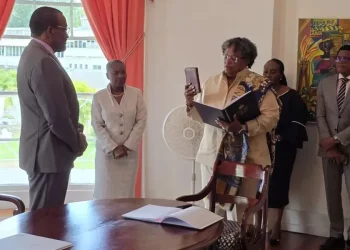 Mia Mottley jura por tercera vez como primera ministra de Barbados tras triunfo electoral