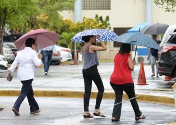 Mantienen cinco provincias en alerta por inundaciones a causa de aguaceros este viernes