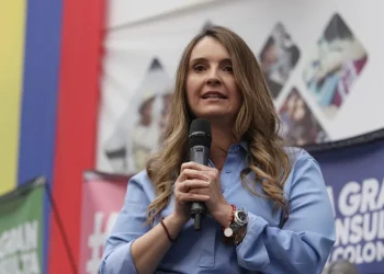 Capturan a una mujer armada en un acto de una candidata presidencial de la derecha de Colombia