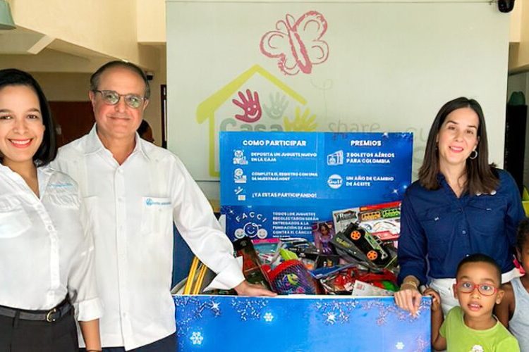 Auto Asesores entregó juguetes a la FACCI