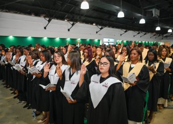 UFHEC gradúa 1,221 nuevos profesionales y destaca el rol de la educación para duplicar el PIB hacia 2036