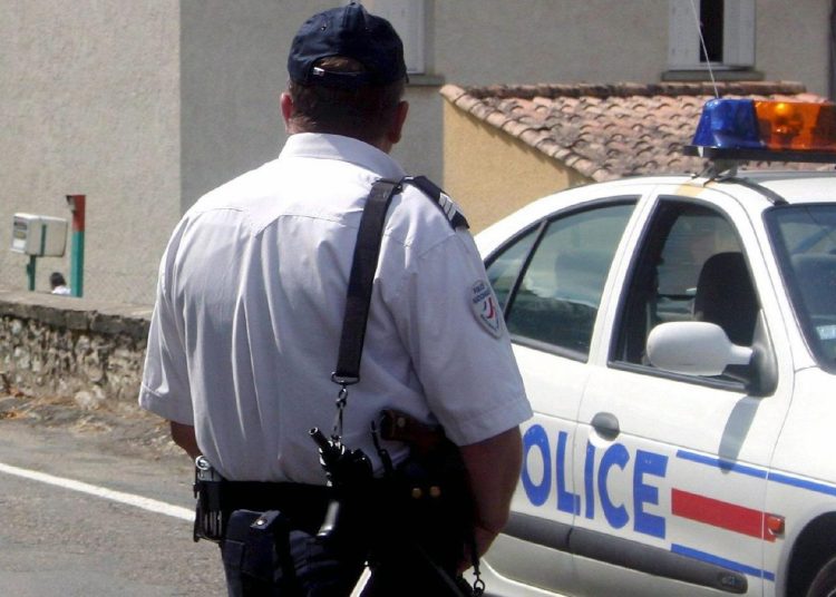 Mujer en Francia confiesa haber guardado dos cadáveres de bebés en un congelador