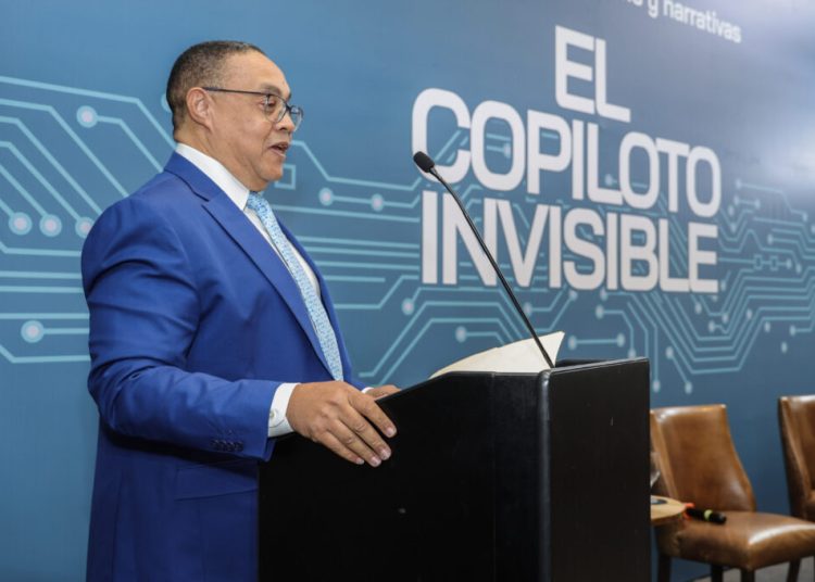 Víctor Bautista publica libro sobre inteligencia artificial y comunicación