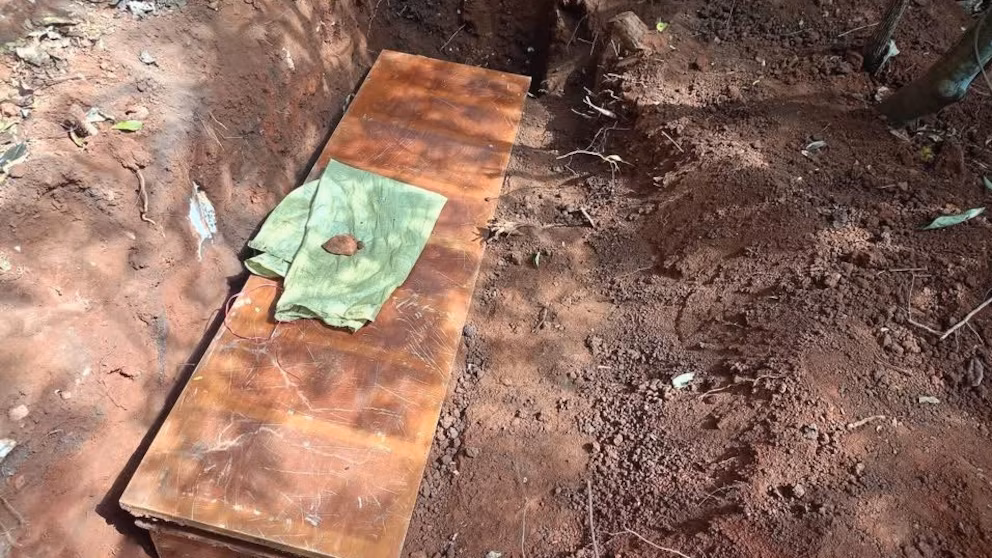 Entierran a un hombre por error en Tailandia y regresa con su familia 15 días después