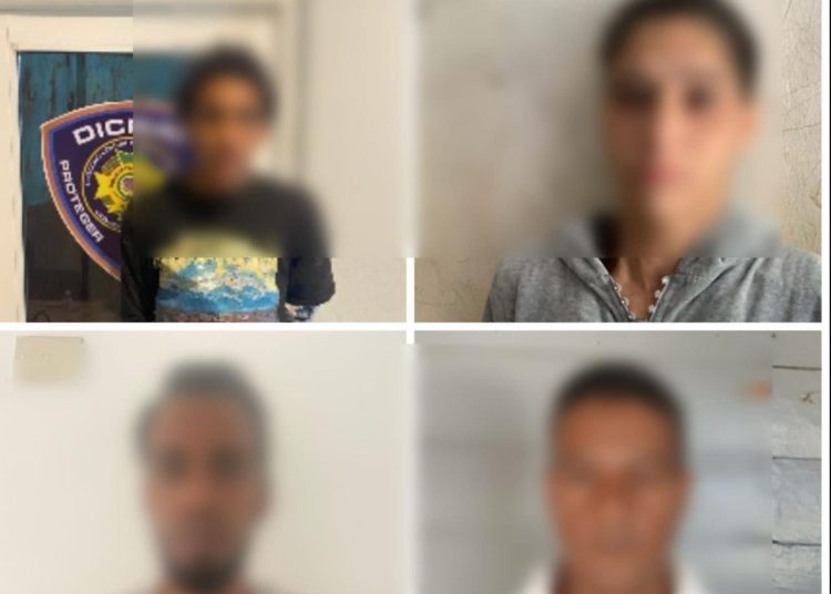 Policía arresta a cuatro personas por casos de violencia de género e intrafamiliar en Santiago