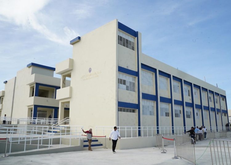 Comisionado Presidencial informa sobre el proceso de verificación previo a la ejecución de pagos de mantenimiento escolar