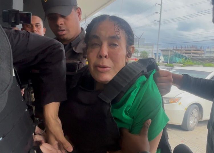 ”Yo soy un circo”; Ada Ledesma Ubiera sufre caída al comparece en audiencia del caso Senasa