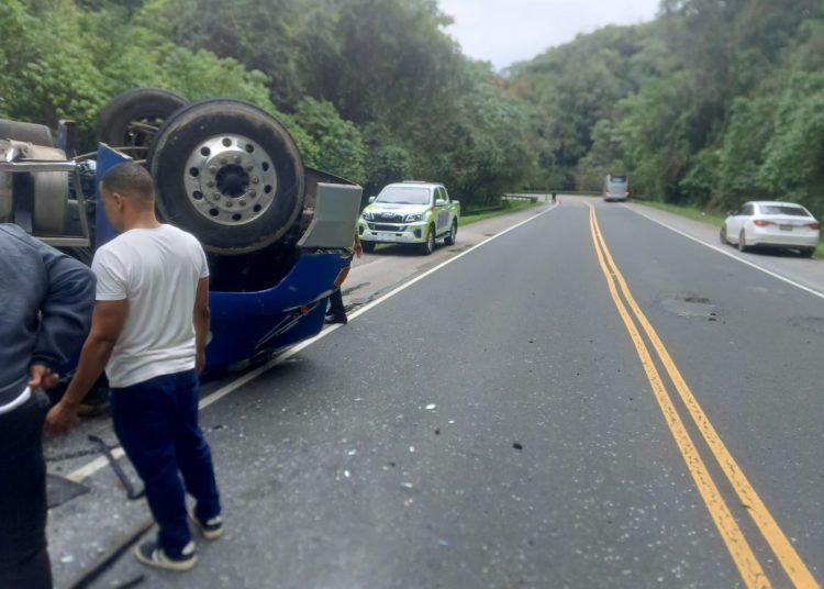 Accidente de tránsito en la Autovía Juan Pablo II deja un herido