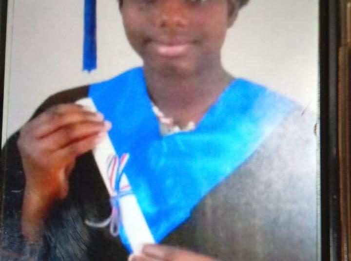 Reportan desaparecida a estudiante de 15 años que se voló por una pared de escuela en Santiago Oeste