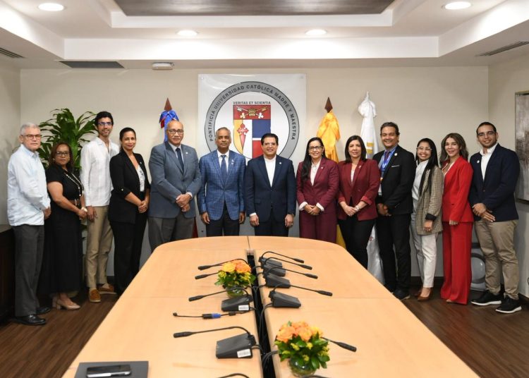 Energía y Minas y la Pucmm impulsan formación para fortalecer conocimiento periodístico del sector minero