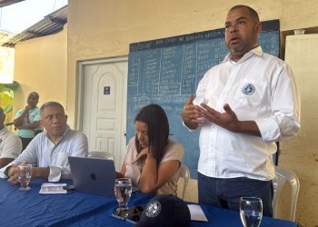 Autoridades encabezan reunión con INAPA para buscar soluciones a la crisis de agua en Las Galeras