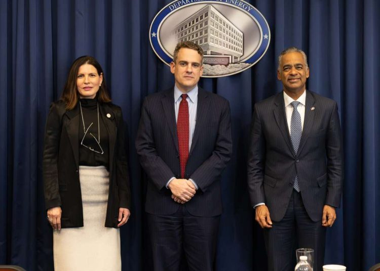 Ministro Joel Santos anuncia segunda ronda petrolera se iniciará en noviembre