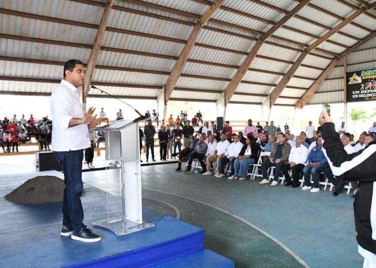 Ministro Kelvin Cruz inicia reparación del Multiuso de Piedra Blanca con inversión de RD$ 21.4 millones