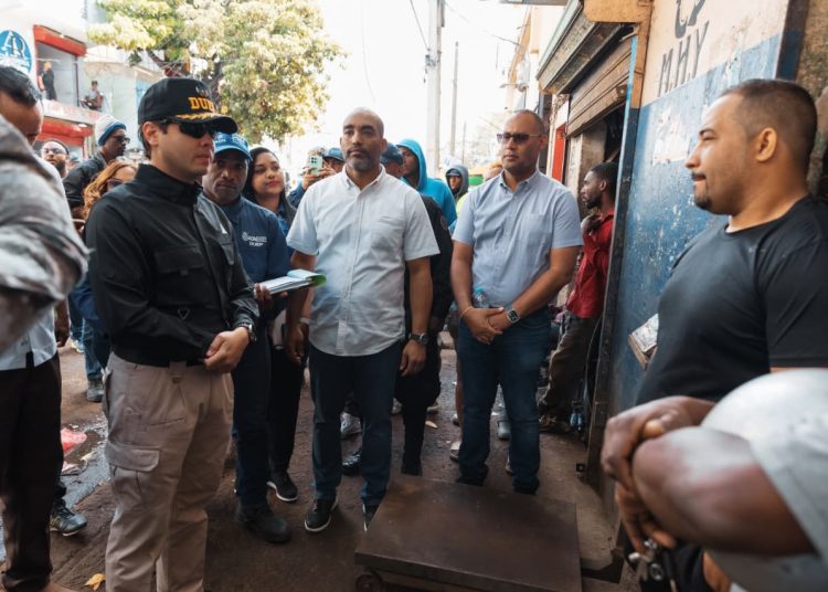Autoridades realizan operativo de notificación a metaleras en Villa Consuelo