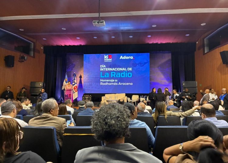 Indotel rinde homenaje a Radhamés Aracena en el Día Internacional de la Radio