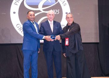 Flavio Acuña recibe reconocimiento internacional en FITUR e impulsa alianza estratégica para Punta Cana