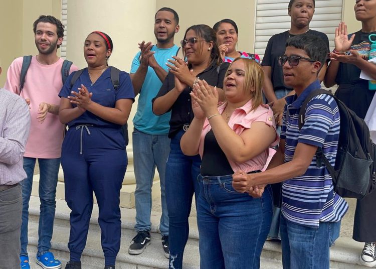 Crisis en Medicina UASD Santiago: estudiantes viajan a otras ciudades por falta de cupos y denuncian precariedad en laboratorios