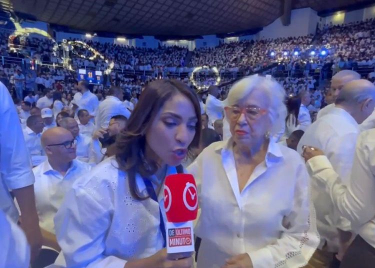 Milagros Ortiz Bosch llama a la juventud a asumir la política con responsabilidad