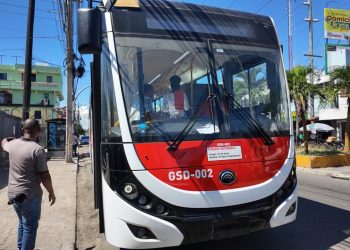 “Es más cómodo”: usuarios prefieren los nuevos autobuses del corredor Independencia
