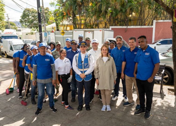 Alcaldía del DN realiza recuperación de espacio público y limpieza en Los Praditos