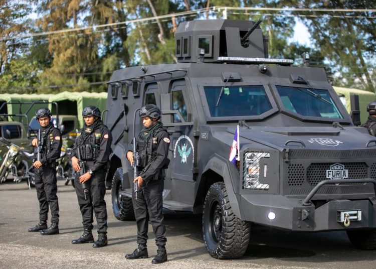 Abinader entrega blindados FURIA, drones y equipos de emergencia para reforzar seguridad nacional