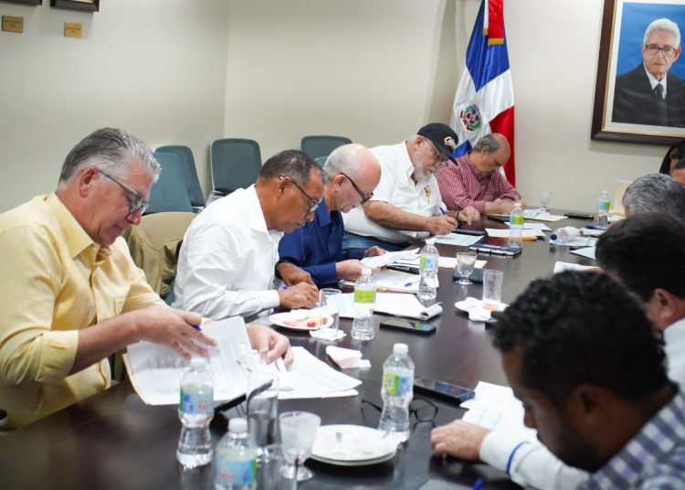 Conaleche impulsa producción láctea con préstamos al 6 % anual para productores