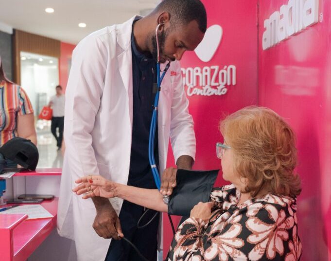 Amadita presenta iniciativa “Corazón Contento”