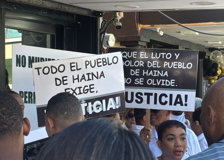 A ritmo de “Volveré”, haineros marchan para exigir justicia por víctimas del Jet Set