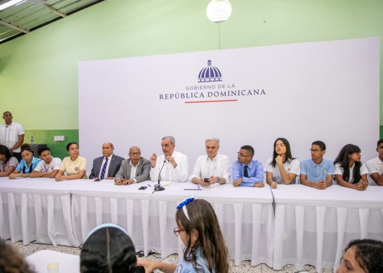 Abinader afirma que RD se prepara para un salto digital histórico