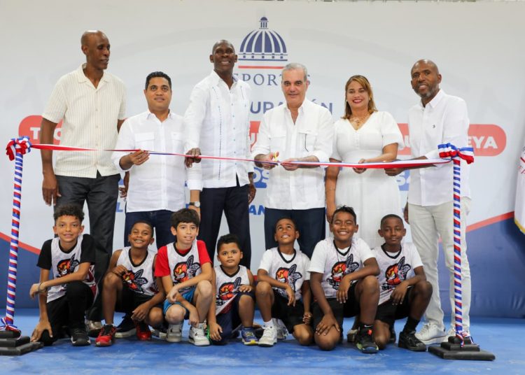 Presidente Abinader entrega moderno techado multiuso del Club La Tribu de Quisqueya en La Romana