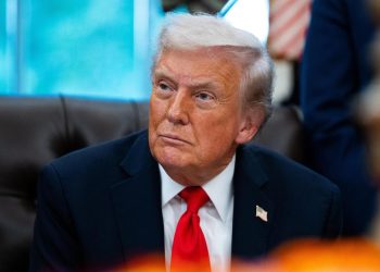 Trump dice que el líder supremo iraní «debería estar muy preocupado»