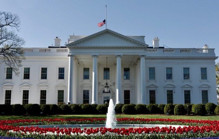 La Casa Blanca dice que «es irónico» que Bad Bunny y otros artistas critiquen al ICE