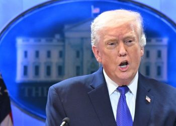 Trump dice que subirá el nuevo arancel global a un 15 %