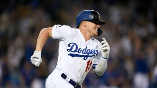 Kiké Hernández regresa a los Dodgers con contrato de un año