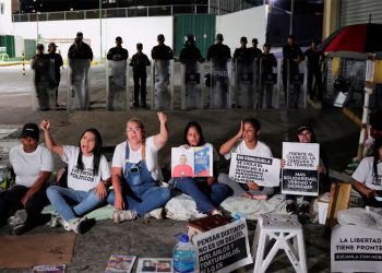 Familiares de presos políticos cumplen 24 horas en huelga de hambre en Caracas