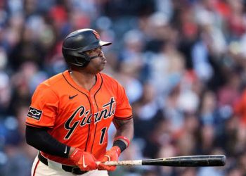 Rafael Devers es preservado por los Gigantes tras molestia en la corva durante la pretemporada