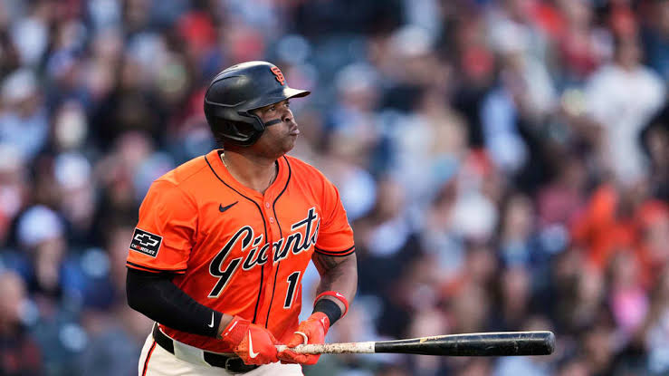 Rafael Devers es preservado por los Gigantes tras molestia en la corva durante la pretemporada