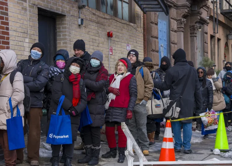 Multitud acude a supermercado «gratuito» patrocinado por una App de apuestas en Nueva York