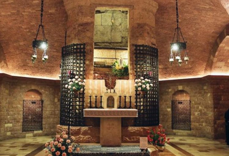 Los restos de San Francisco de Asís se exponen al público por primera vez