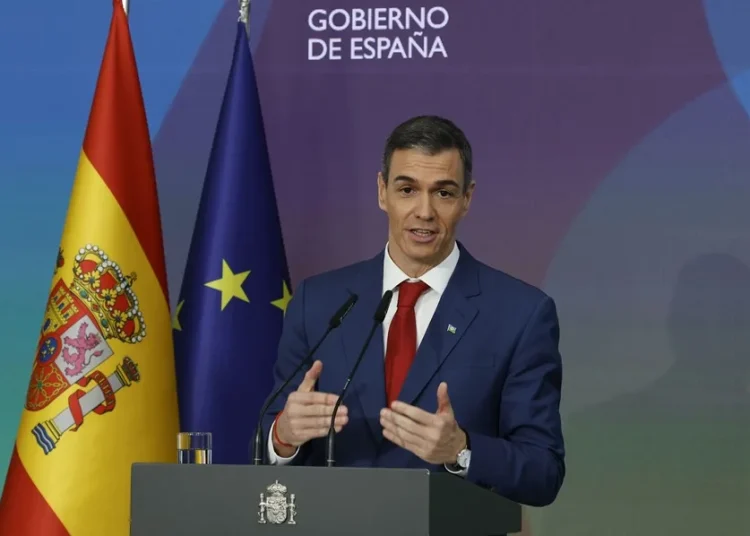 Sánchez se compromete a luchar contra la discriminación del pueblo gitano en España