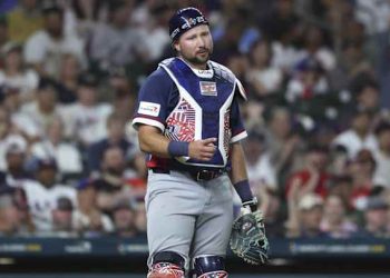 Cal Raleigh vuelve a rechazar saludo, esta vez de un compañero de los Marineros