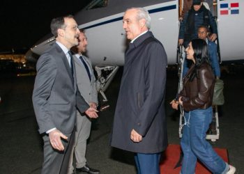 Abinader llega a París donde se reunirá con su homólogo Emmanuel Macron y participará en Foro Global Anticorrupción e Integridad