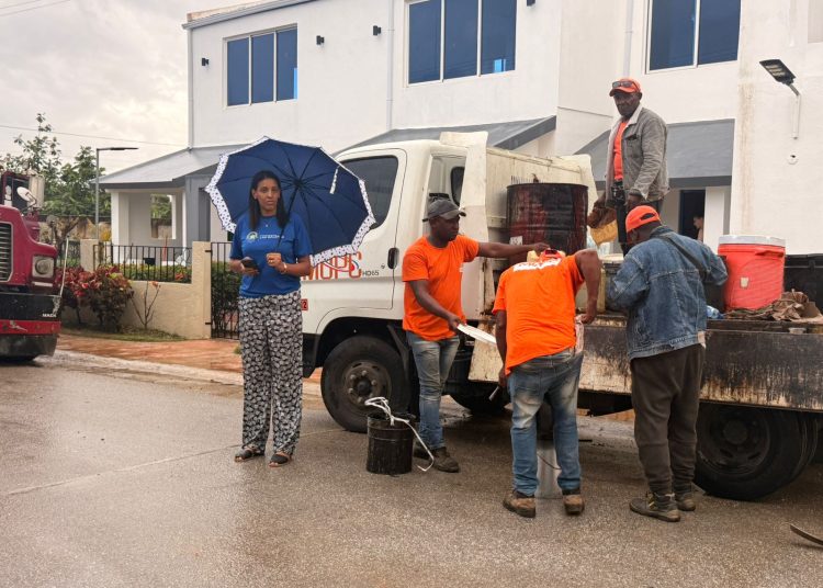 Las Galeras inicia operativo de bacheo previo a Semana Santa 2026