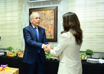 Embajadora de EE. UU. se reúne con Danilo Medina y dirigencia del PLD