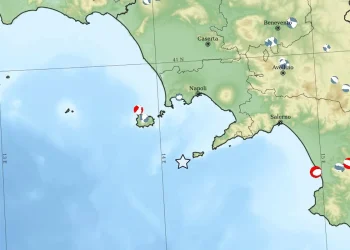 Terremoto de 5,9 en el mar Tirreno, sin daños, provoca retrasos ferroviarios en sur Italia